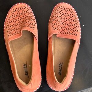 Earth Women's Coral Slip-On ShoesLadies Earth Shoes, slip on 7 B